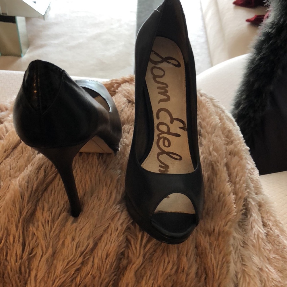 Heels - Picture 3 of 3